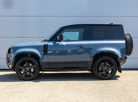 Land Rover Defender 90 D300 X-DYNAMIC HSE 3