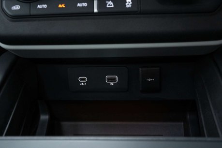 Land Rover Defender 3.0 Defender XS Edition D MHEV A 4WD 5dr 39