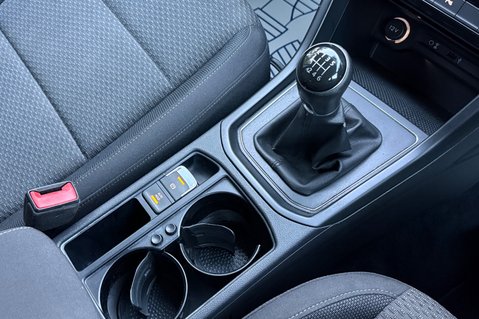 Volkswagen Touran SE TDI BMT -APPLE CAR PLAY-£35 ROAD TAX -9 SERVICES -PARK PILOT-240V SOCKET 10