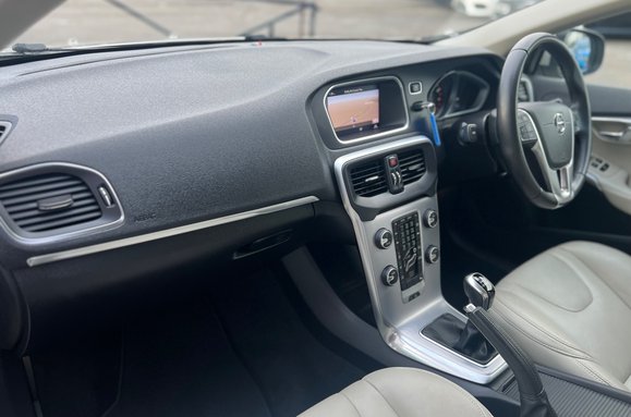 Volvo V40 2.0 T3 INSCRIPTION 30