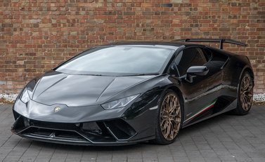 Lamborghini Huracan LP640-4 Performante 6