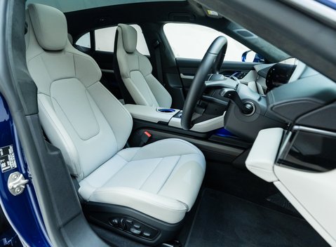 Porsche Taycan GTS Sport Turismo 11