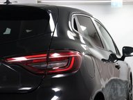 Renault Clio ICONIC TCE BOSE 23