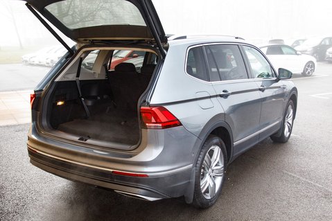 Volkswagen Tiguan Allspace SEL TSI DSG 42
