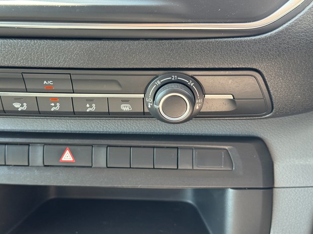 Vauxhall Vivaro AUTO LWB [SOLD SM] L2H1 Low Roof 3100 Dynamic Air Con SELECT 31
