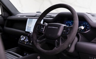 Land Rover Defender 110 V8 9