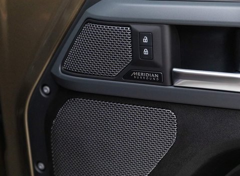 Land Rover Defender X 19