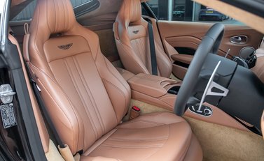 Aston Martin V8 Vantage 12