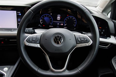 Volkswagen Golf LIFE TSI 14