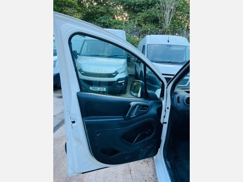 Citroen Berlingo 1.6 HDi 850 Enterprise L1 5dr 28