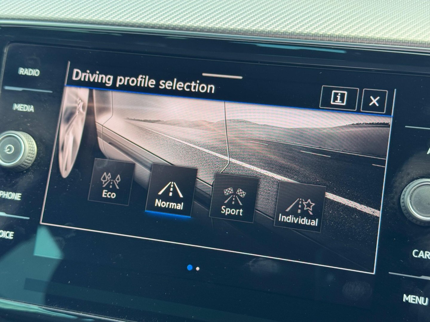 2023 Volkswagen Passat — image 21