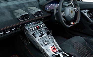 Lamborghini Huracan Spyder LP640-4 Performante 19