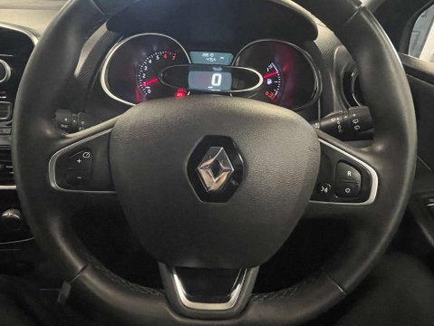 Renault Clio 0.9 Clio Play TCe 5dr 17