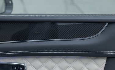 Bentley Bentayga V8 AZURE 32