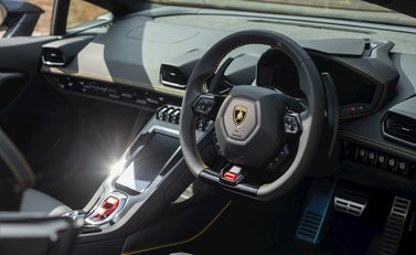 Lamborghini Huracan Spyder LP640-4 EVO 13