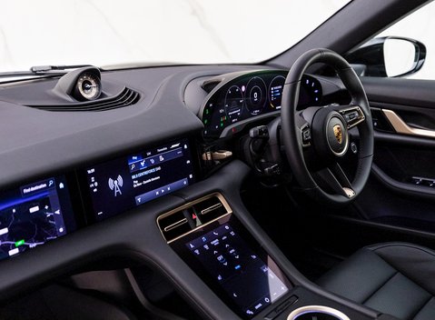 Porsche Taycan 4S Cross Turismo 16