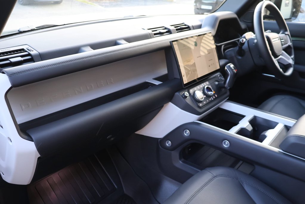 Land Rover Defender 110 2026    HARD TOP X-DYNAMIC 350 HSE seeker styled genuine rear seat fitted 20