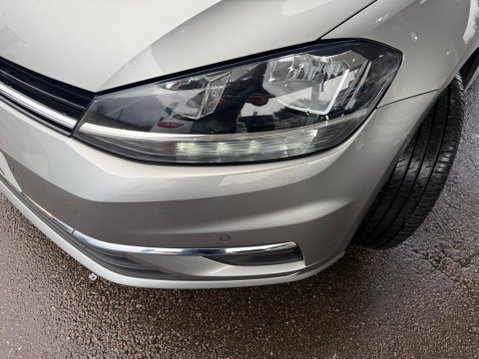 Volkswagen Golf 1.0 TSI BlueMotion Tech SE Nav Euro 6 (s/s) 5dr 10