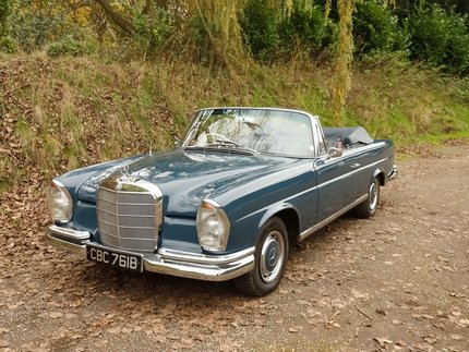 Mercedes-Benz W111 280SE Cabriolet 2