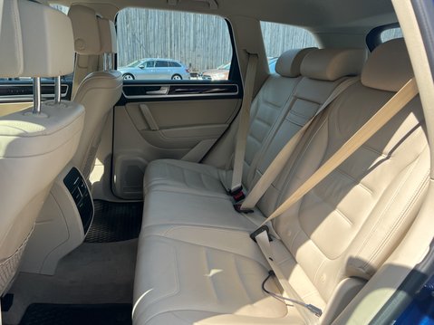 Volkswagen Touareg 3.0 TDI V6 BlueMotion Tech SE SUV 5dr Diesel Tiptronic 4WD Euro 6 (s/s) (26 42