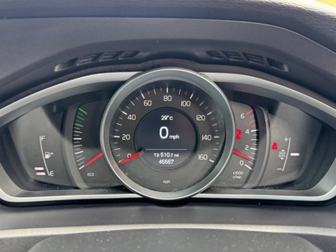 Volvo V40 2.0 D3 Momentum Nav Plus Euro 6 (s/s) 5dr 30