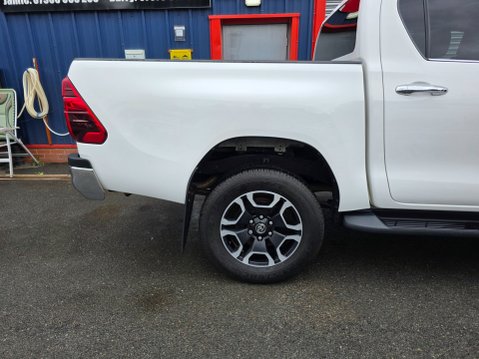 Toyota Hilux INVINCIBLE 4WD D-4D DCB 9