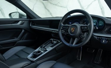 Porsche 911 Carrera 4S (992) 10