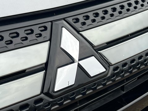 Mitsubishi Outlander PHEV EXCEED 16