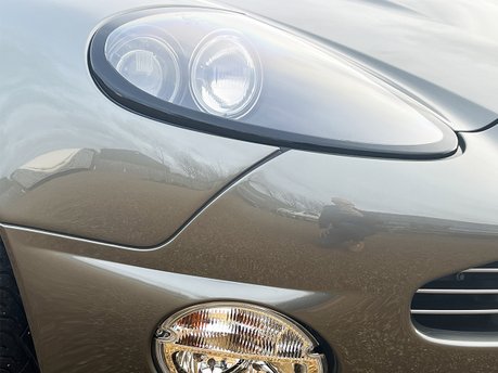 Aston Martin Vanquish V12 S 15