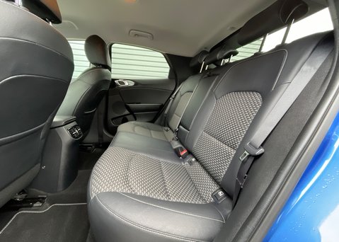 Kia Xceed 1.5 T-GDI CONNECT ISG 10