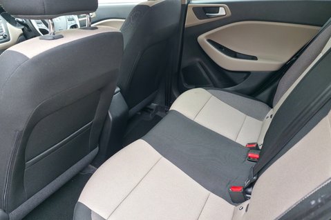 Hyundai i20 1.4 GDI PREMIUM LOOK! ONLY 26000 MILES! STUNNING CAR! 16