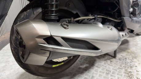 Kawasaki J300 2015 20K RUNNING MAXI SCOOTER PROJECT BIKE 300CC A2 8
