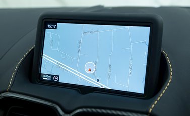 Aston Martin V12 Vantage 16