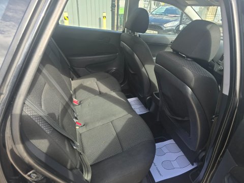 Hyundai i30 COMFORT CRDI 10