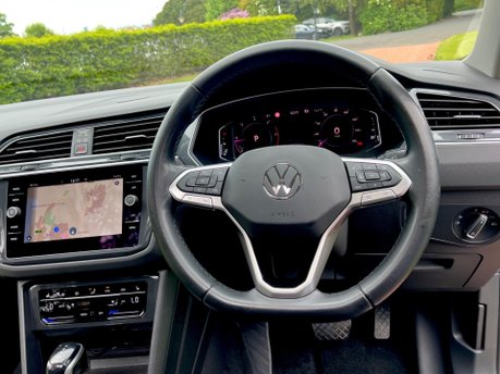 Volkswagen Tiguan 2.0 TDI Elegance DSG 4Motion Euro 6 (s/s) 5dr 27