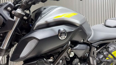 Yamaha MT-07 MT07 2018 ONLY 7K 1 OWNER FULL AKRAPOVIC LONG MOT 700CC 27