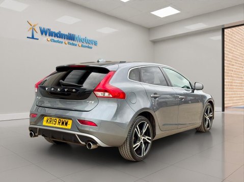 Volvo V40 1.5 T2 R-Design Edition Auto Euro 6 (s/s) 5dr 10