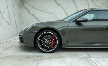 Porsche 911 Carrera 4S (992) 31
