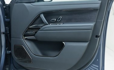 Land Rover Range Rover P530 SV 29