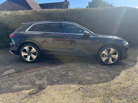 Audi E-Tron QUATTRO S LINE 2