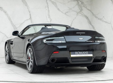 Aston Martin V12 Vantage S Roadster 10