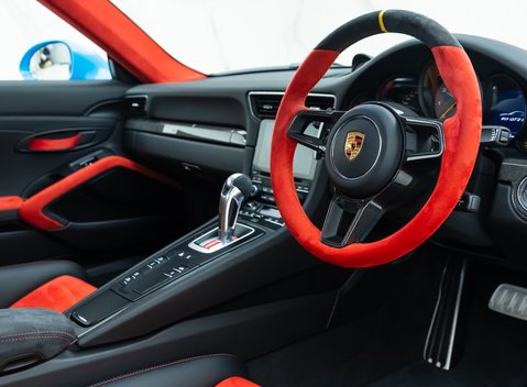 Porsche 911 GT2 RS Weissach (991) 10