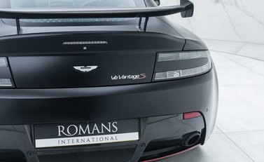 Aston Martin V12 Vantage S 30