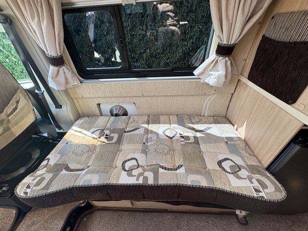 Auto-Sleepers Kingham 2 Berth|2 Belts|French Bed|Shower|Toilet|Wifi Capability|Vanlux 20