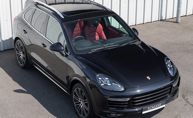 Porsche Cayenne Turbo 8