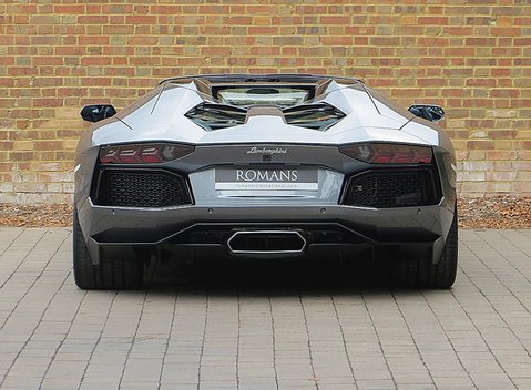 Lamborghini Aventador LP 700-4 Roadster 7