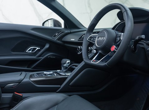 Audi R8 V10 PERFORMANCE CARBON BLACK SPYDER 16