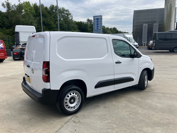 Vauxhall Combo Combo Cargo Diesel 1.5 Turbo D 100ps Prime H1 Van 8