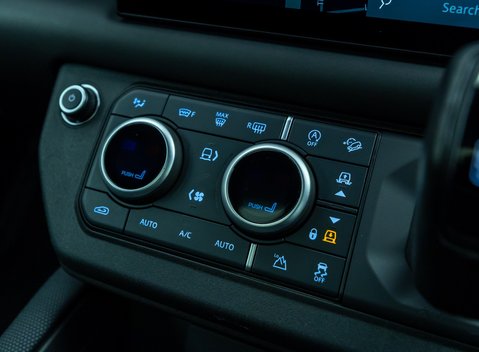 Land Rover Defender 90 V8 CARPATHIAN EDITION 23