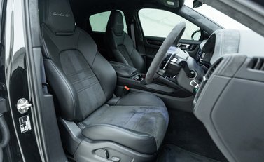 Porsche Cayenne Turbo GT 8